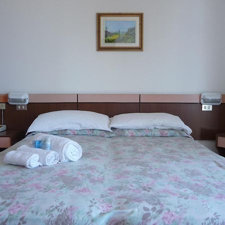 Hotel Suprem Sul Mare Rimini Exteriör bild